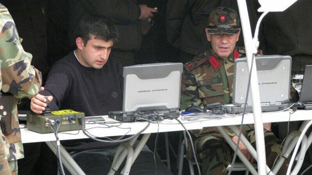 Cumhurbaşkanı Erdoğan'ın damadı Selçuk Bayraktar askerin gözcüsü çıktı