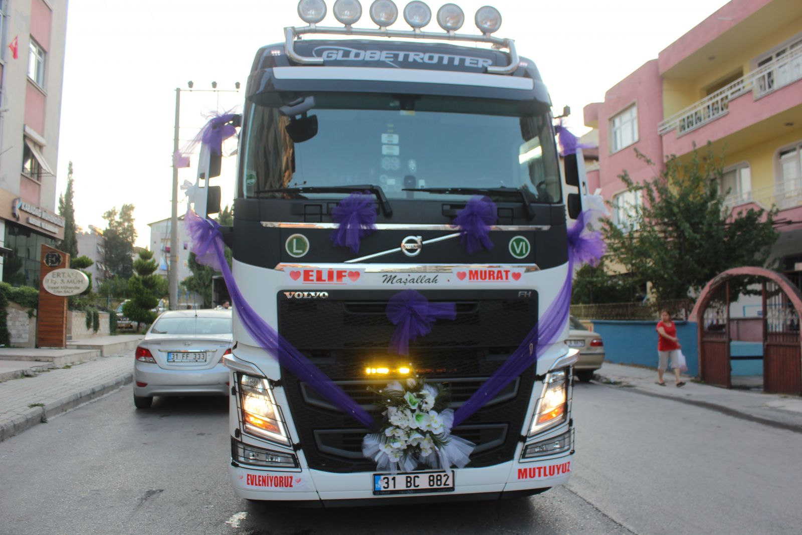 Damat gelini almaya tırıyla gitti