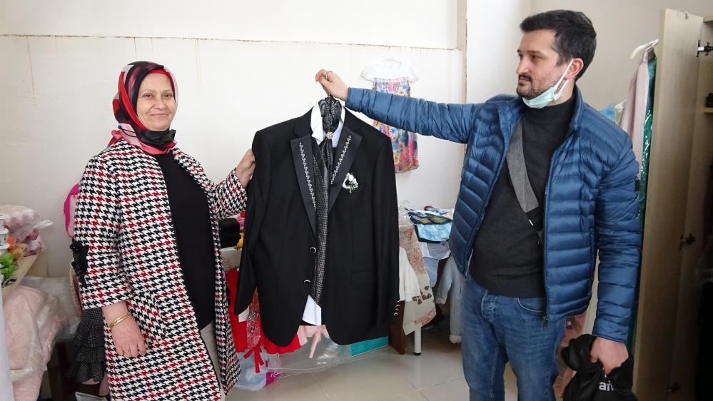Evlenecek çiftlere bedava gelinlik ve damatlık hediye ediyorlar