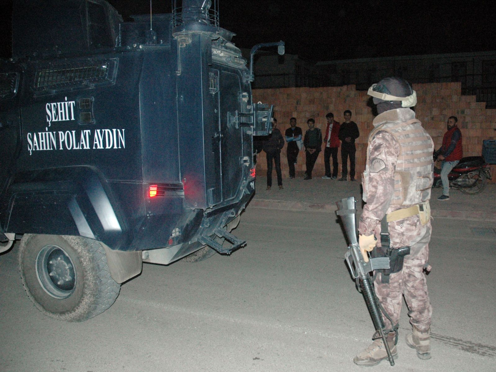 Adana'da markete bombalı saldırı düzenlendi