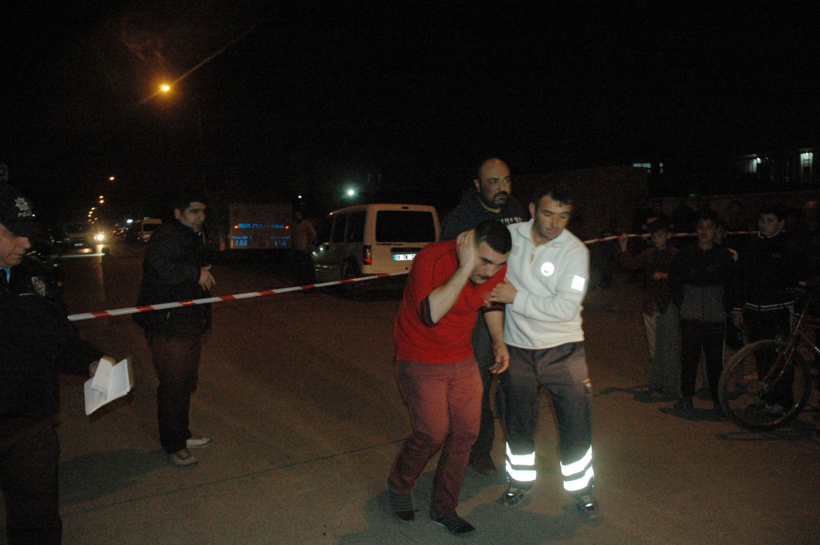 Adana'da markete bombalı saldırı düzenlendi