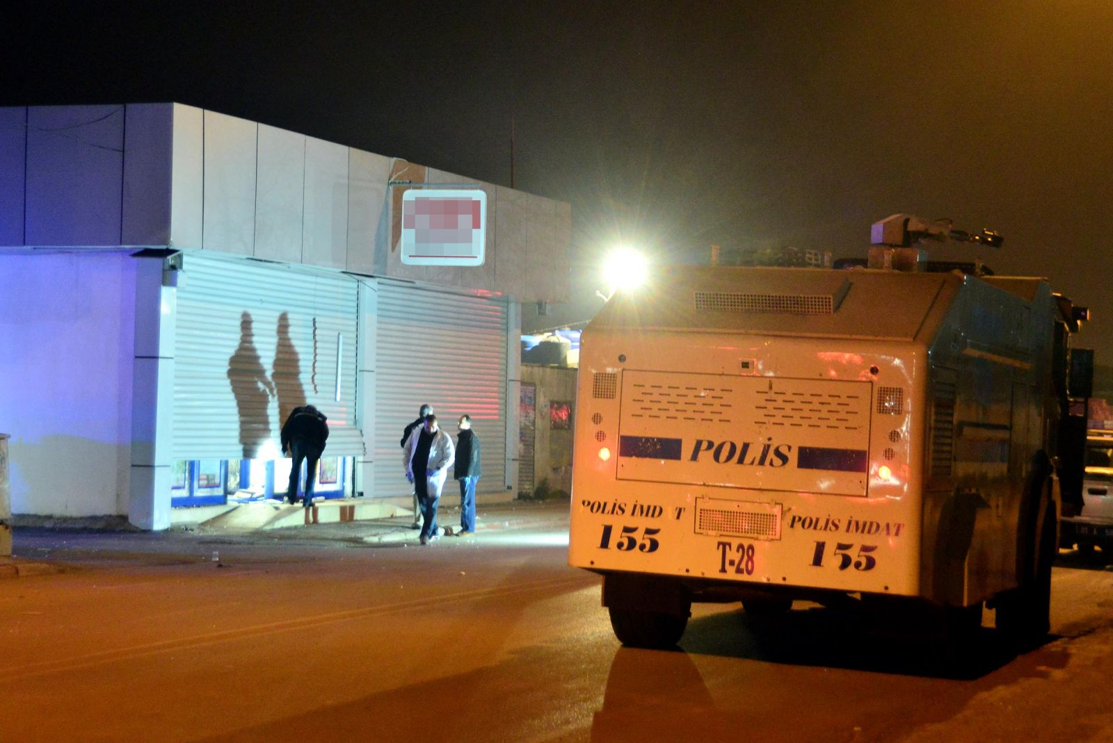 Adana'da markete bombalı saldırı düzenlendi