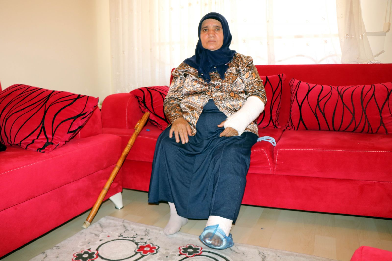 Dehşet anları... Yaşlı kadını otomobille ezip, damadını da dövdüler!