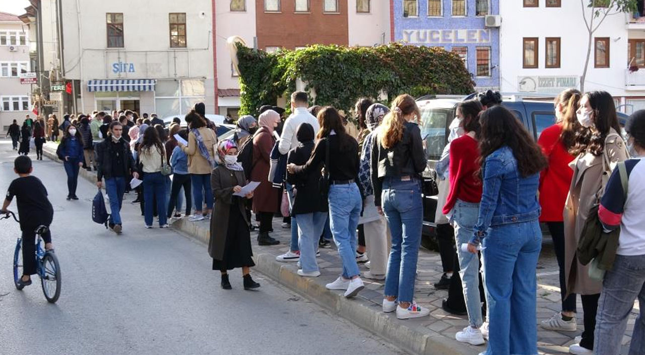Tokat'taki öğrencilerin 'kart kuyruğu' sınavı!