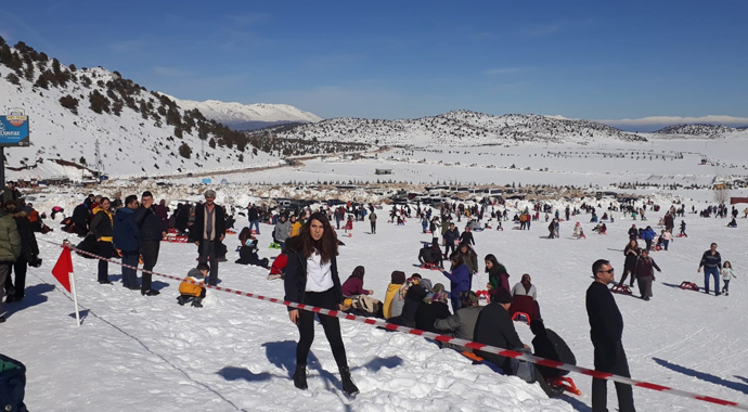 Davraz'da kar kalınlığı 3 metreye ulaştı