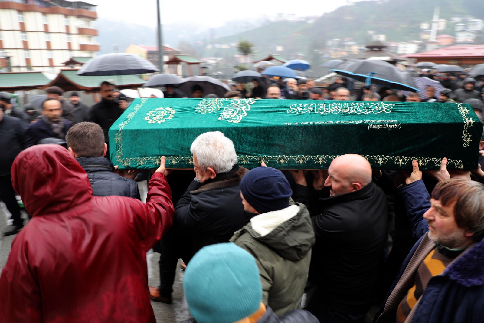 Cumhurbaşkanı Erdoğan'ın dayısının cenazesi toprağa verildi