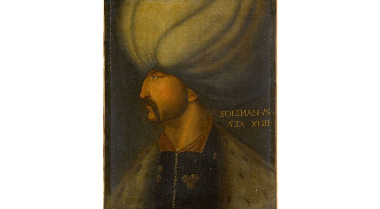 Çatı katında bulunan Osmanlı padişahlarının tabloları ardındaki asırlık gizem