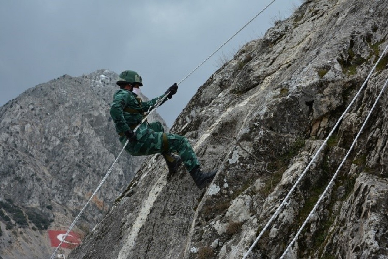 Azerbaycan askerlerine 