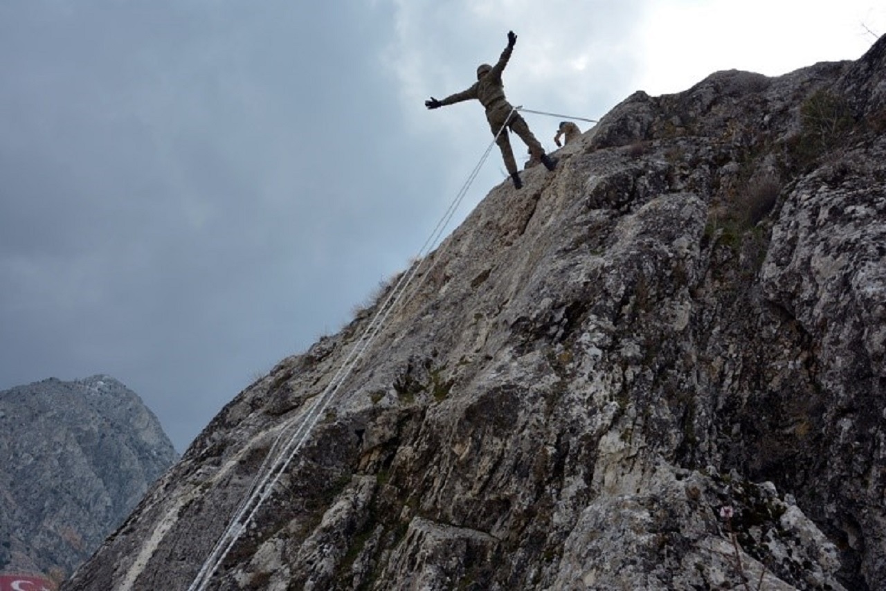 Azerbaycan askerlerine 