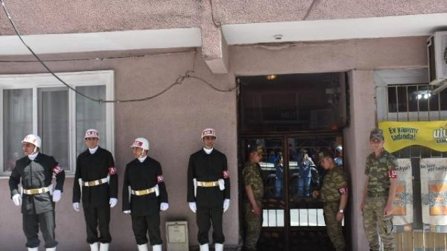 Evlatlarının şehadet haberini alan anne ve baba yıkıldı