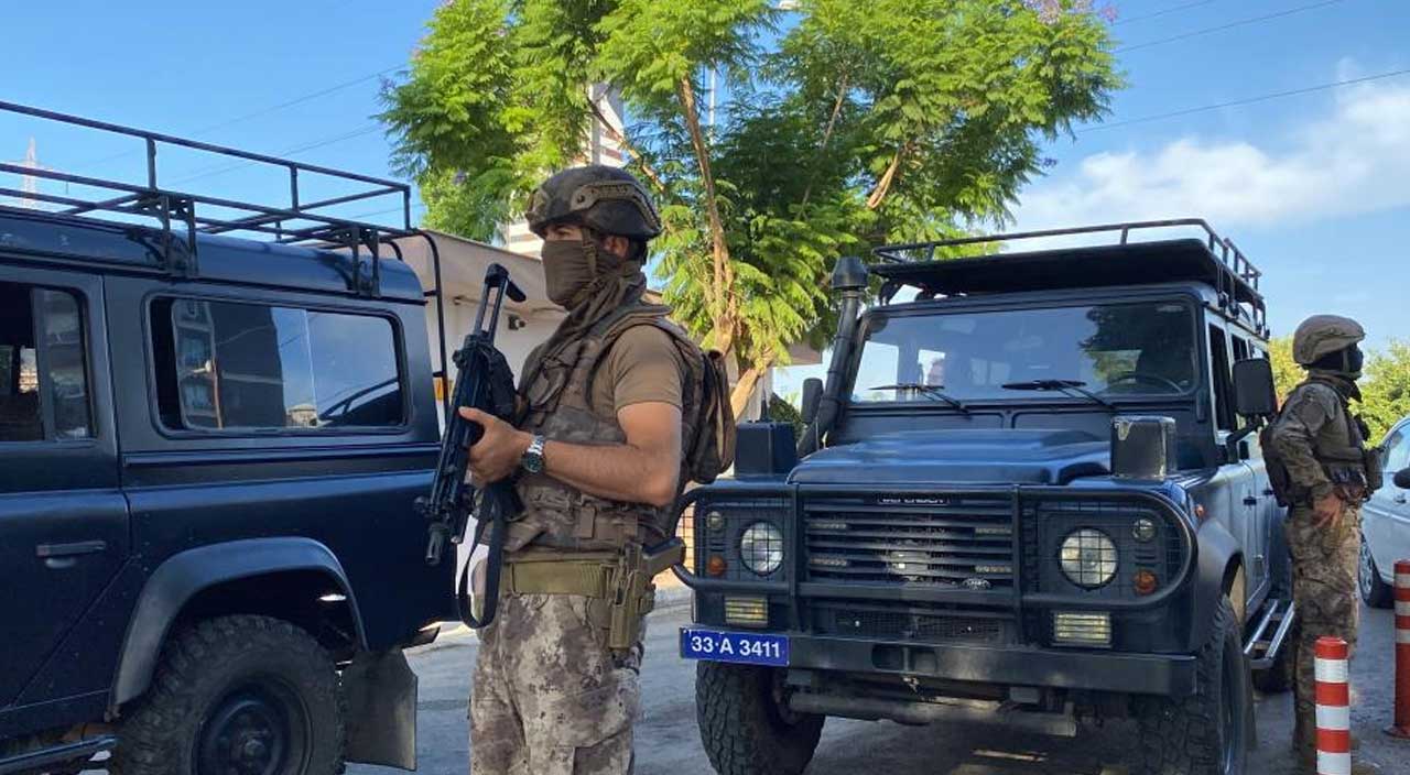 Mersin'de terör operasyonu! PKK/KCK propagandası yapan 30 kişiye gözaltı kararı Mersin'de terör operasyonu! PKK/KCK propagandası yapan 30 kişiye gözaltı kararı