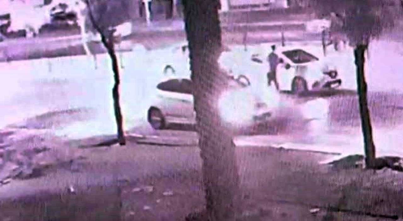 Tüyler ürperten kaza! Döverek bayılttıkları gencin başına gelmeyen kalmadı: Feci şekilde can verdi Tüyler ürperten kaza! Döverek bayılttıkları gencin başına gelmeyen kalmadı: Feci şekilde can verdi