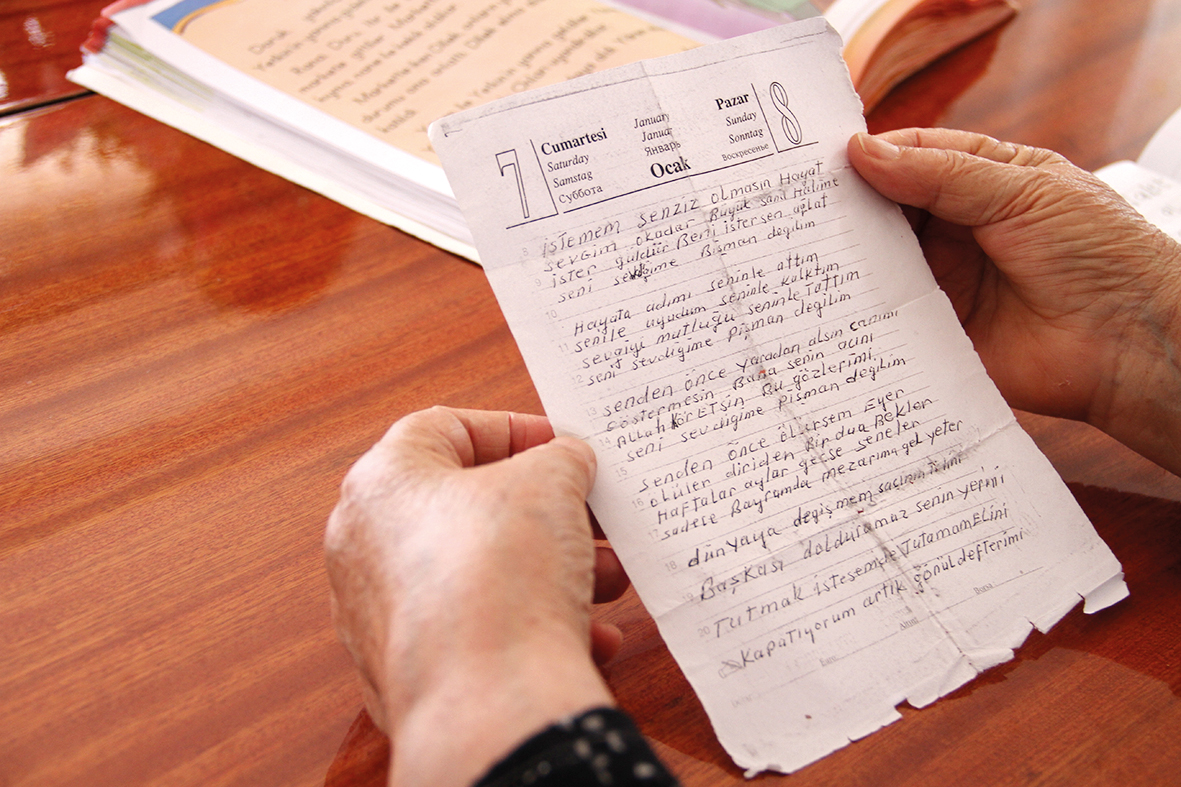 Gel gör beni aşk n’eyledi