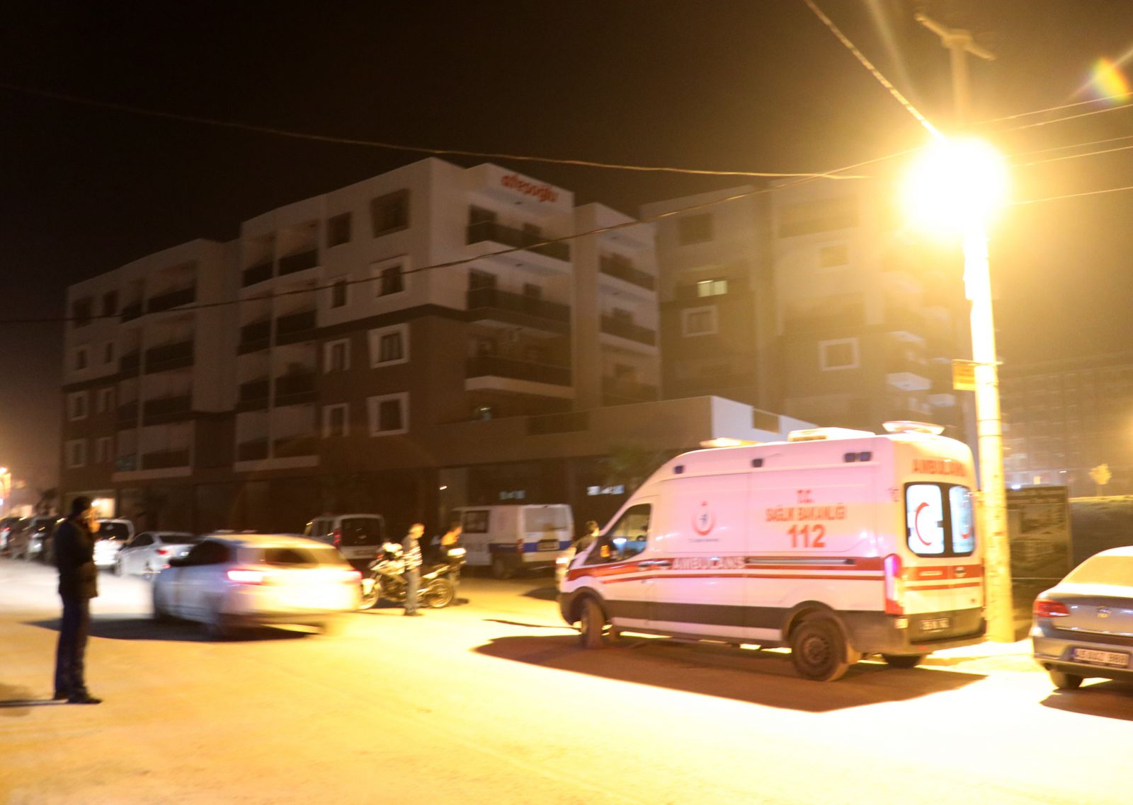 İzmir'de polis memuru ve kız arkadaşı evde ölü bulundu