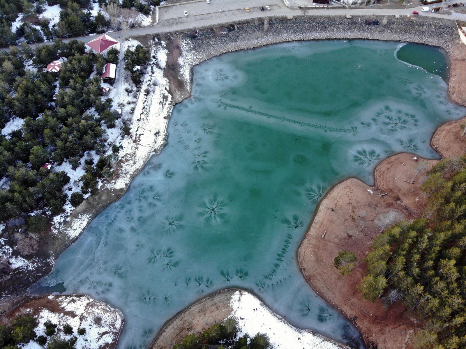 Yozgat'ta gölet buz tuttu