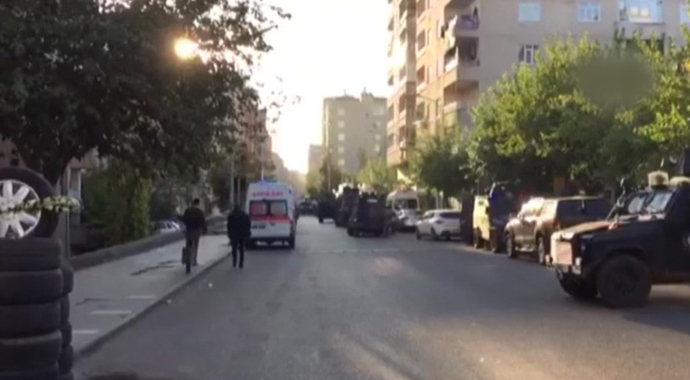 Polis PKK'nın hücre evine baskın yaptı: 1 polis şehit, 9 polis yaralı