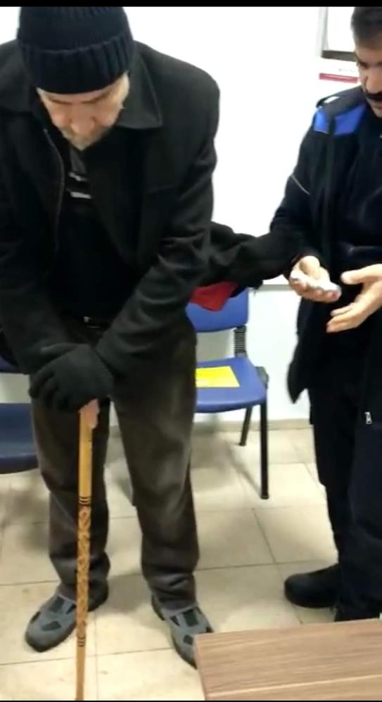 Dilencinin üzerinden 700 lira para çıktı, belediye başkanından uyarı geldi