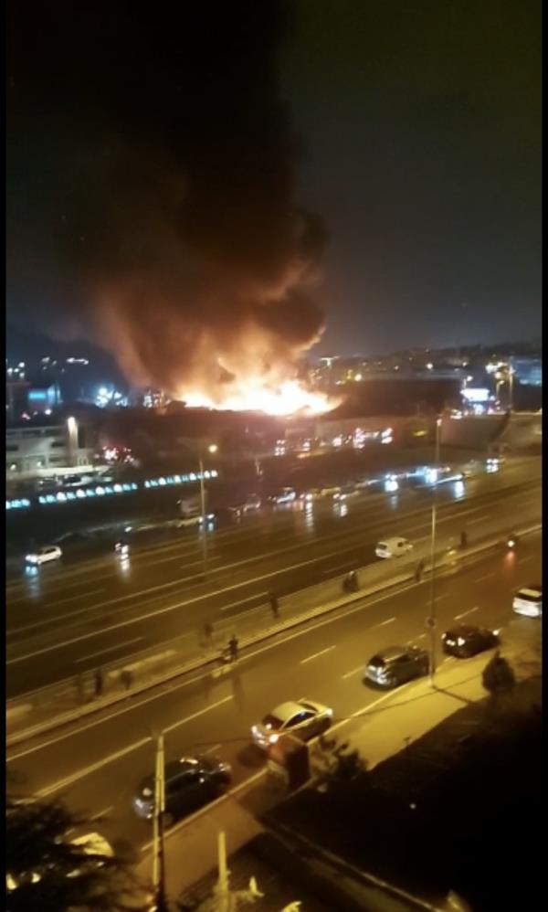 İplik fabrikasında yangın çıktı, ekipler müdahale ediyor