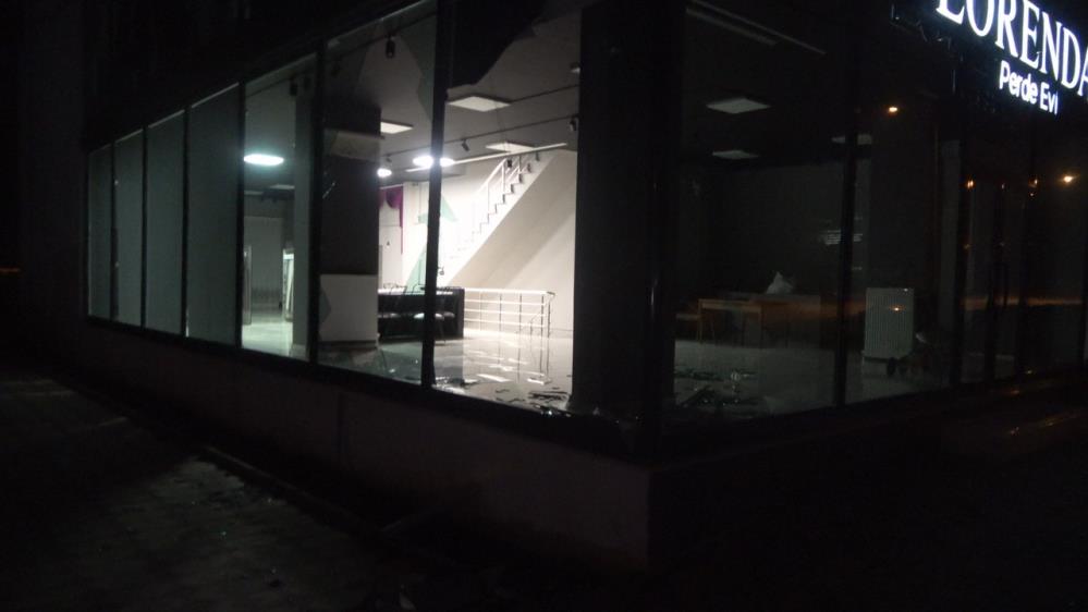 Kırklareli'de fırtına hayatı olumsuz etkiledi: Çatılar uçtu, ağaçlar devrildi