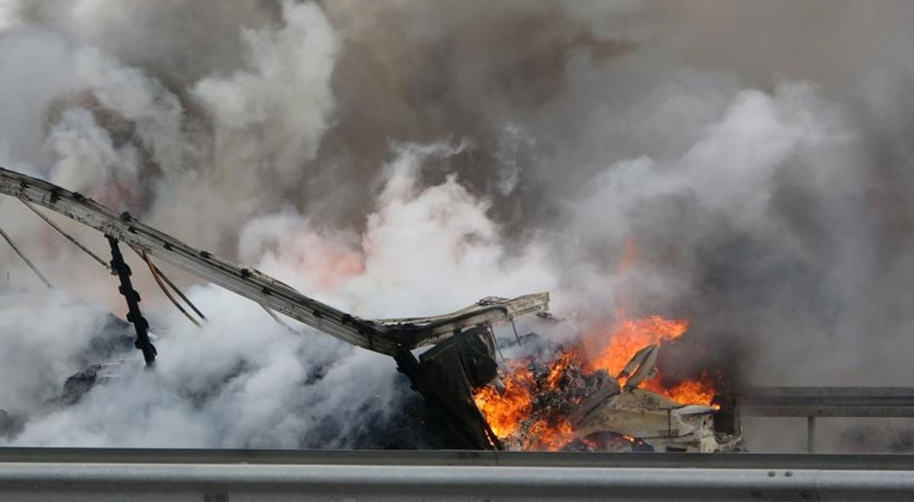 Kuzey Marmara Otoyolu'nda tır alevlere teslim oldu