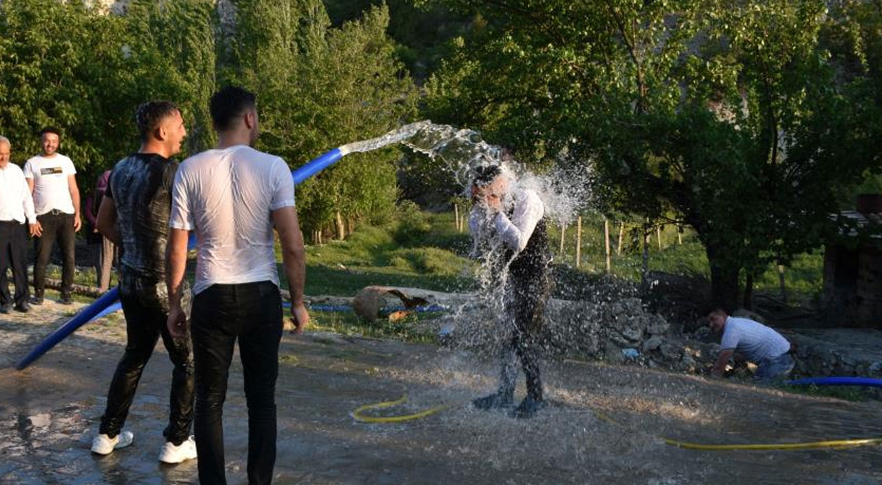 Sağdıçlardan görülmemiş ‘damat şakası’