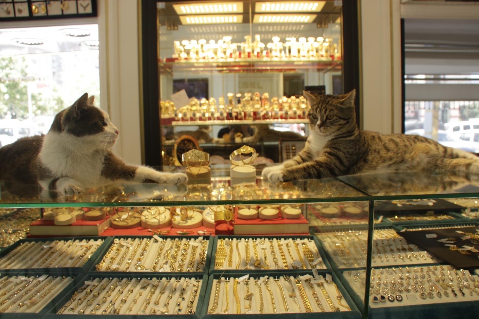 Diyarbakır'da yoğunluk sürüyor: Nöbetçi kuyumcu sistemine geçildi