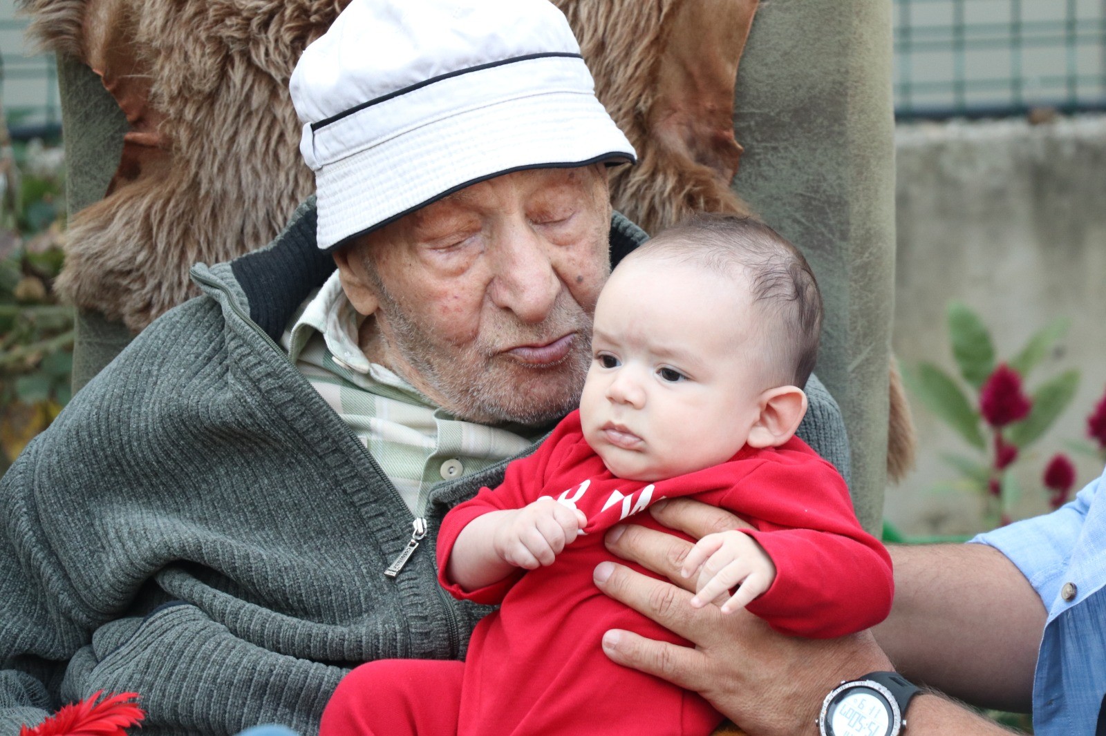 Tam bir Türk bilgesi... 79 torunu var, 100 yaşında!