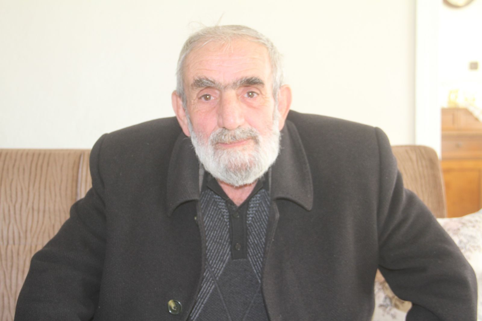 75 yaşındaki Mehmet dede, evini depremzede aileye ücretsiz verdi