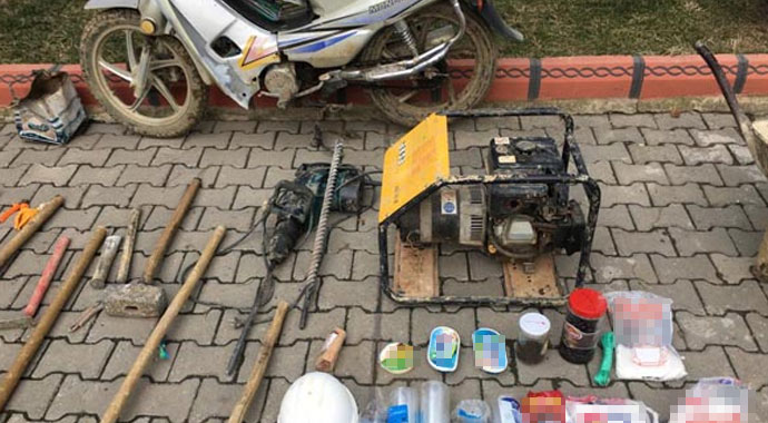 7 defineci suçüstü yakalandı