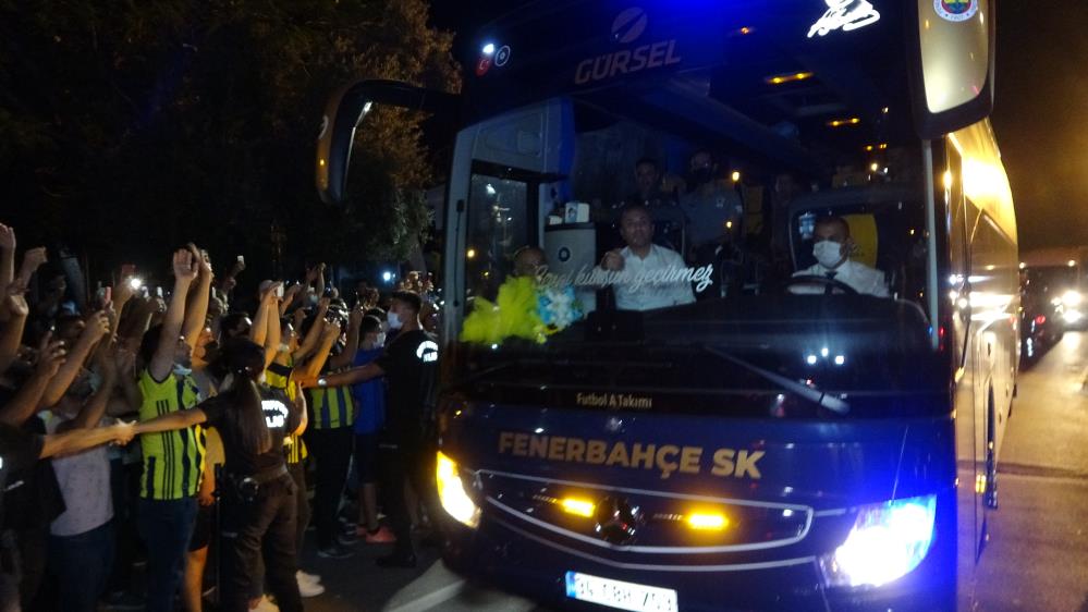 Demirspor taraftarından Fenerbahçe'ye ilginç karşılama