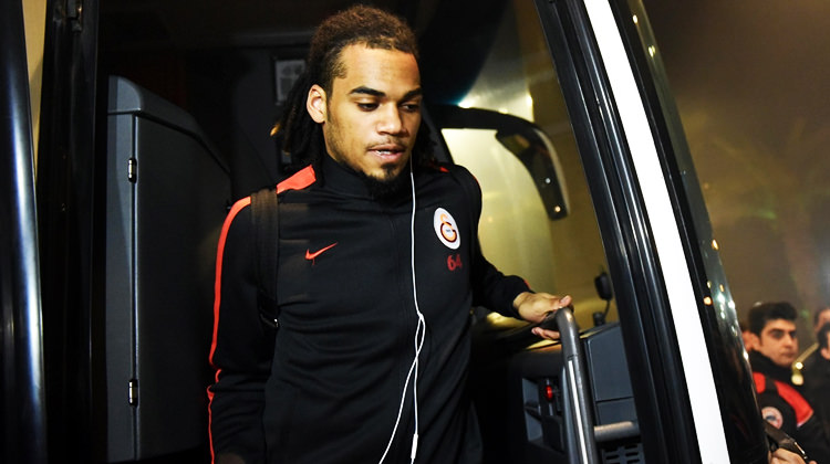 Denayer patlamaların ortasında kaldı Denayer patlamaların ortasında kaldı