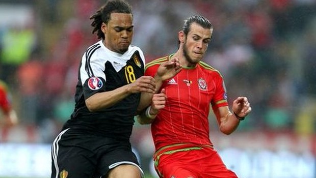 Denayer patlamaların ortasında kaldı Denayer patlamaların ortasında kaldı