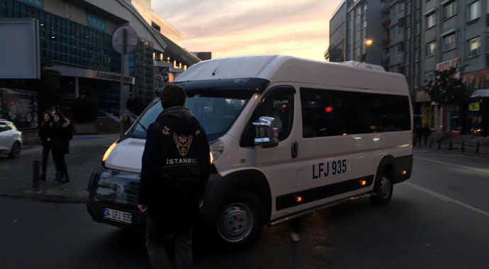 İstanbul’da polisten okul çevrelerinde uygulama İstanbul’da polisten okul çevrelerinde uygulama