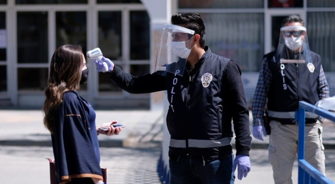 Erzincan’da Covid-19’dan 607 kişi ve 86 işletmeye idari para cezası Erzincan’da Covid-19’dan 607 kişi ve 86 işletmeye idari para cezası