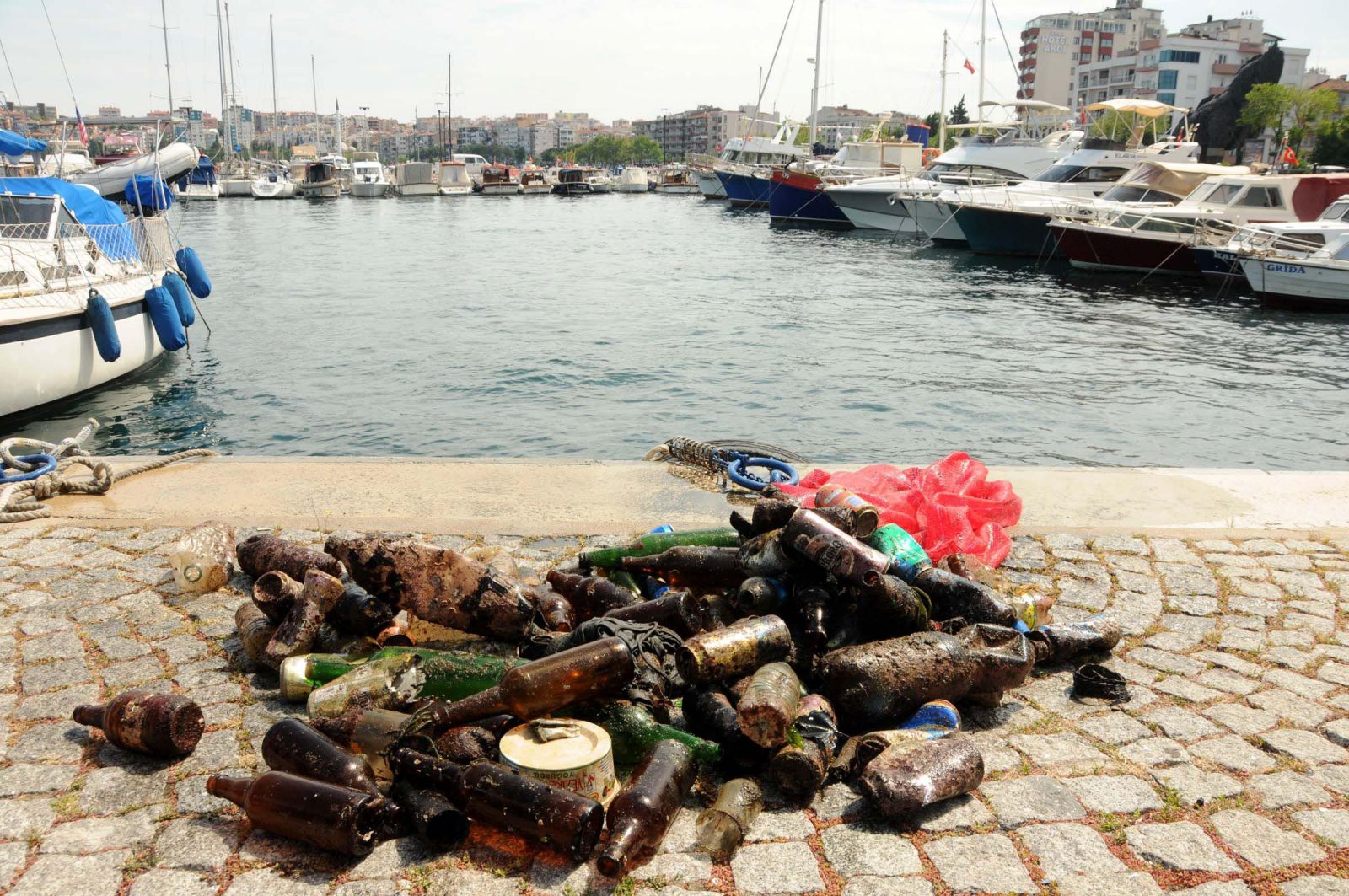 Çanakkale'de deniz dibi temizliği yapıldı