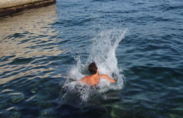 İstanbul'da bugün denize girdiler!