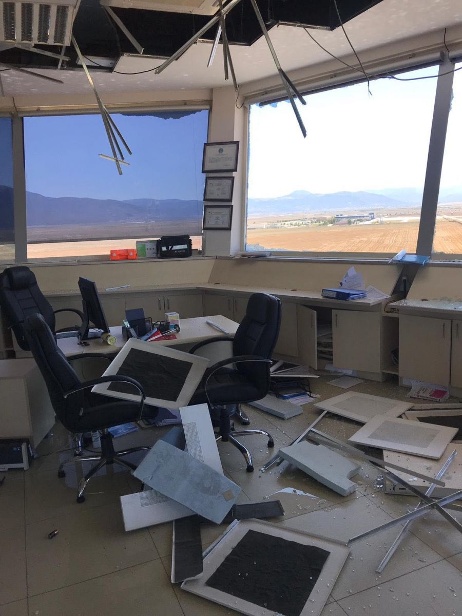 Çardak Havalimanı'nın asma tavanında deprem nedeniyle çökmeler meydana geldi