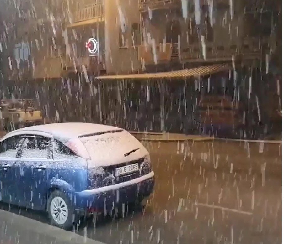 Mart kapıdan baktırdı, lapa kapa kar yağdı