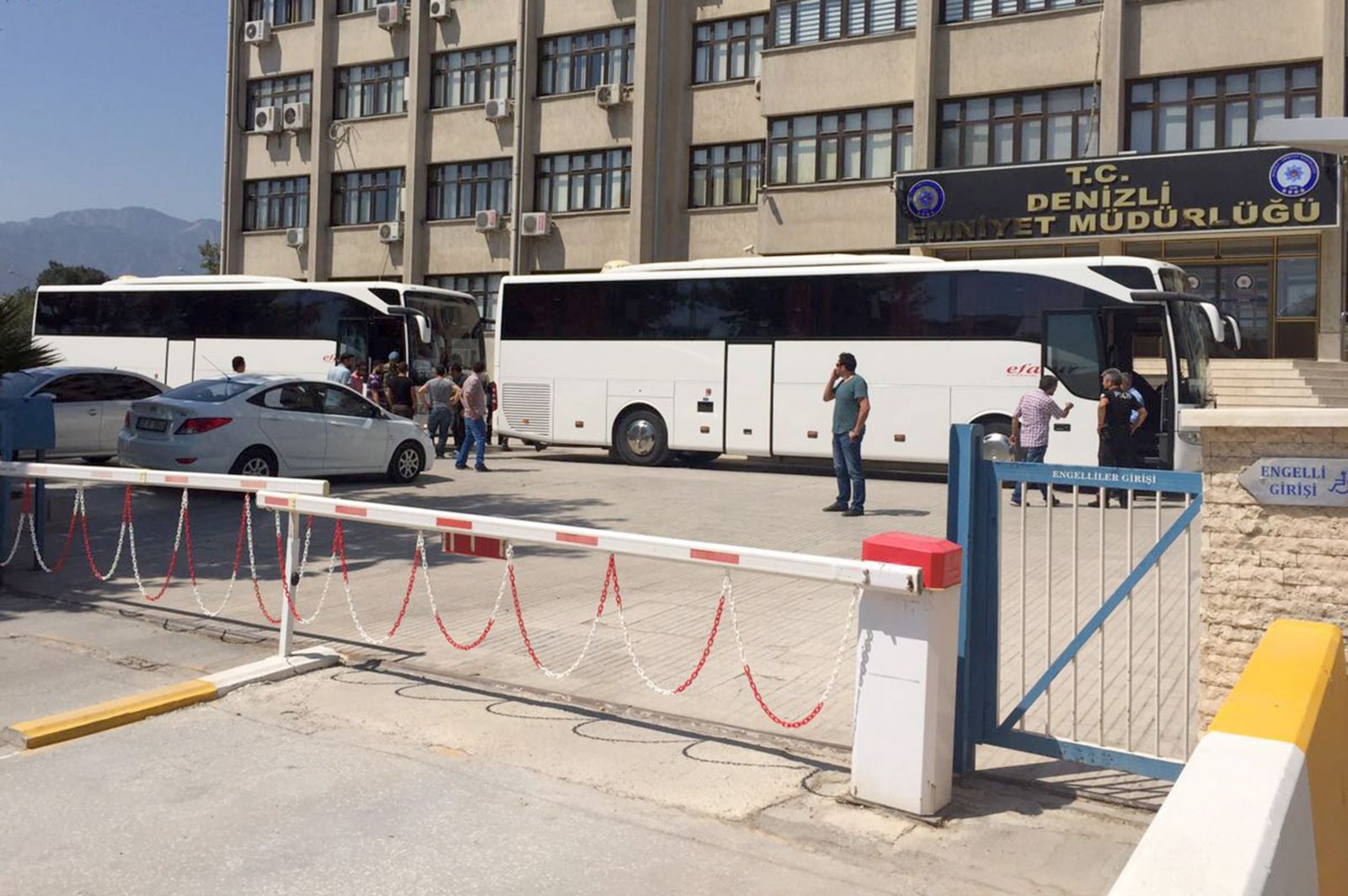 Denizli'de 500 asker teslim oldu
