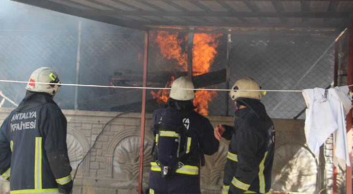 Depo alev topuna döndü