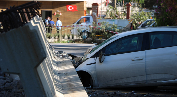 İzmir’de tonlarca ağırlıktaki beton kolonlar depreme dayanamadı