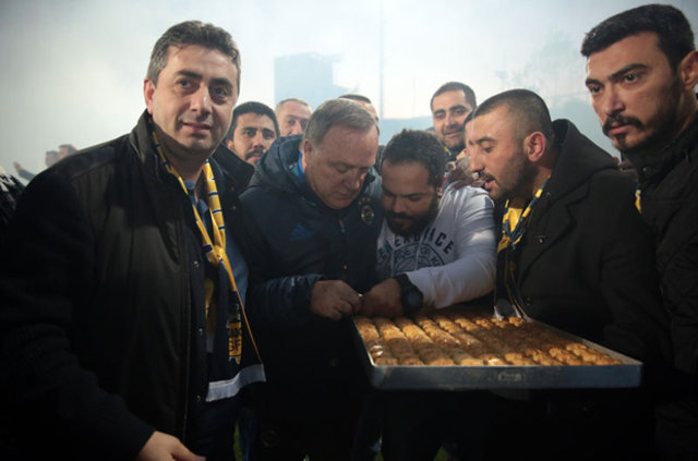 Fenerbahçeli futbolculara derbi öncesi baklava dopingi