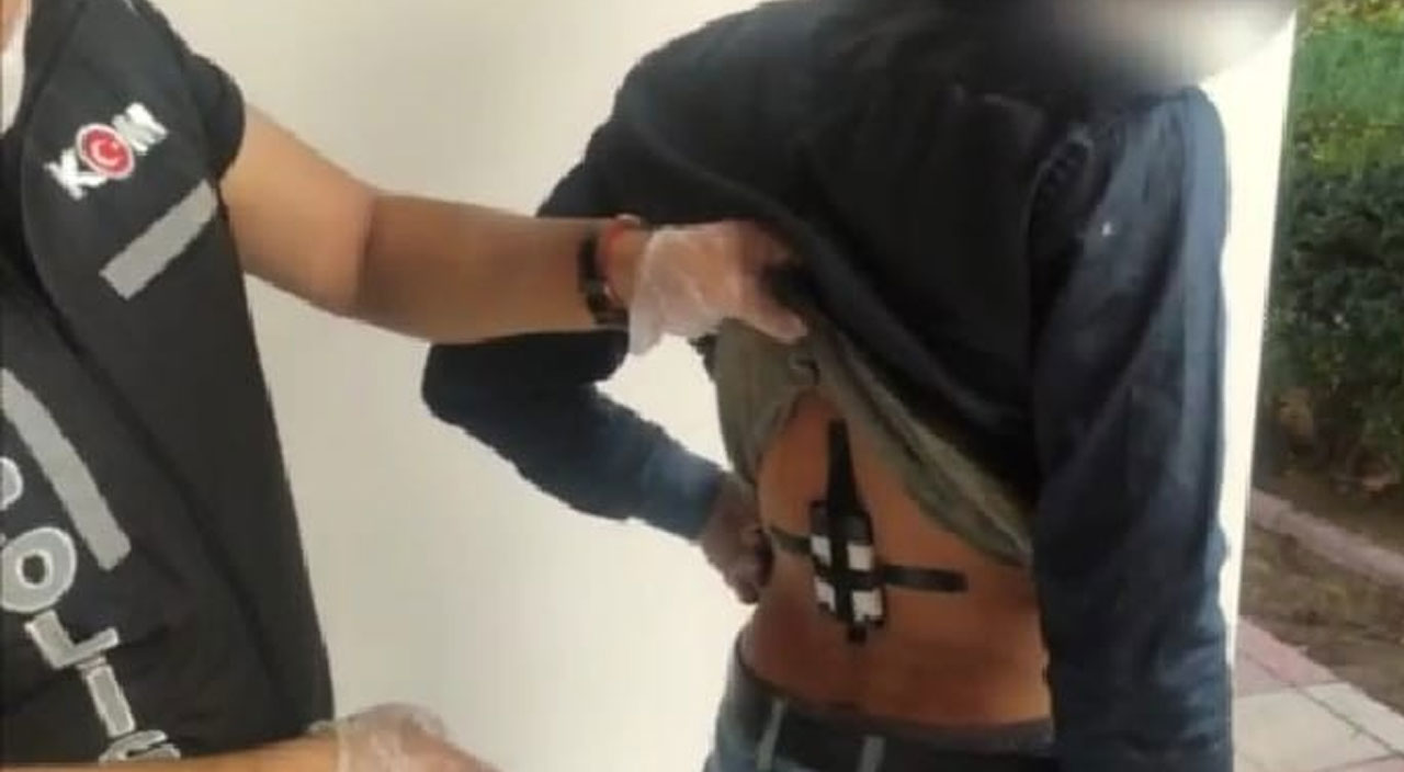 Ehliyet sınavından geçebilmek için hazırladıkları kopya düzeneği pes dedirtti!