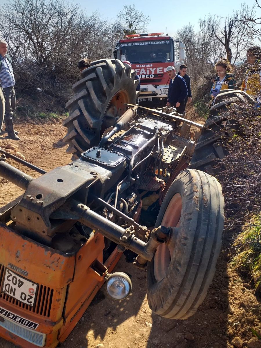 Devrilen traktörün altında kalan sürücü hayatını kaybetti