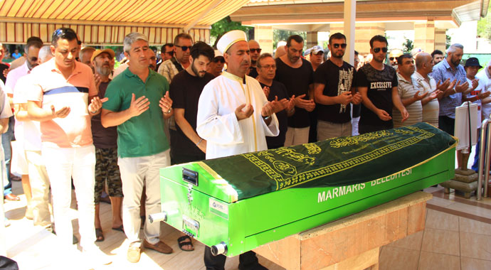 Şarkıcı Devran Çağlar gözyaşlarıyla toprağa verildi