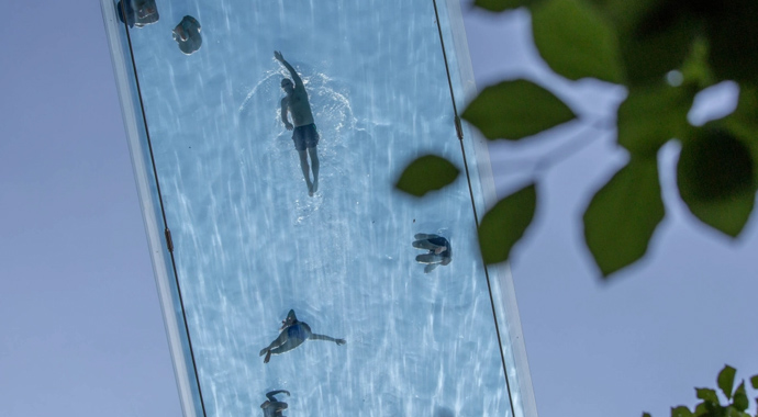 Dünyanın ilk “gökyüzü havuzu” faaliyete geçti