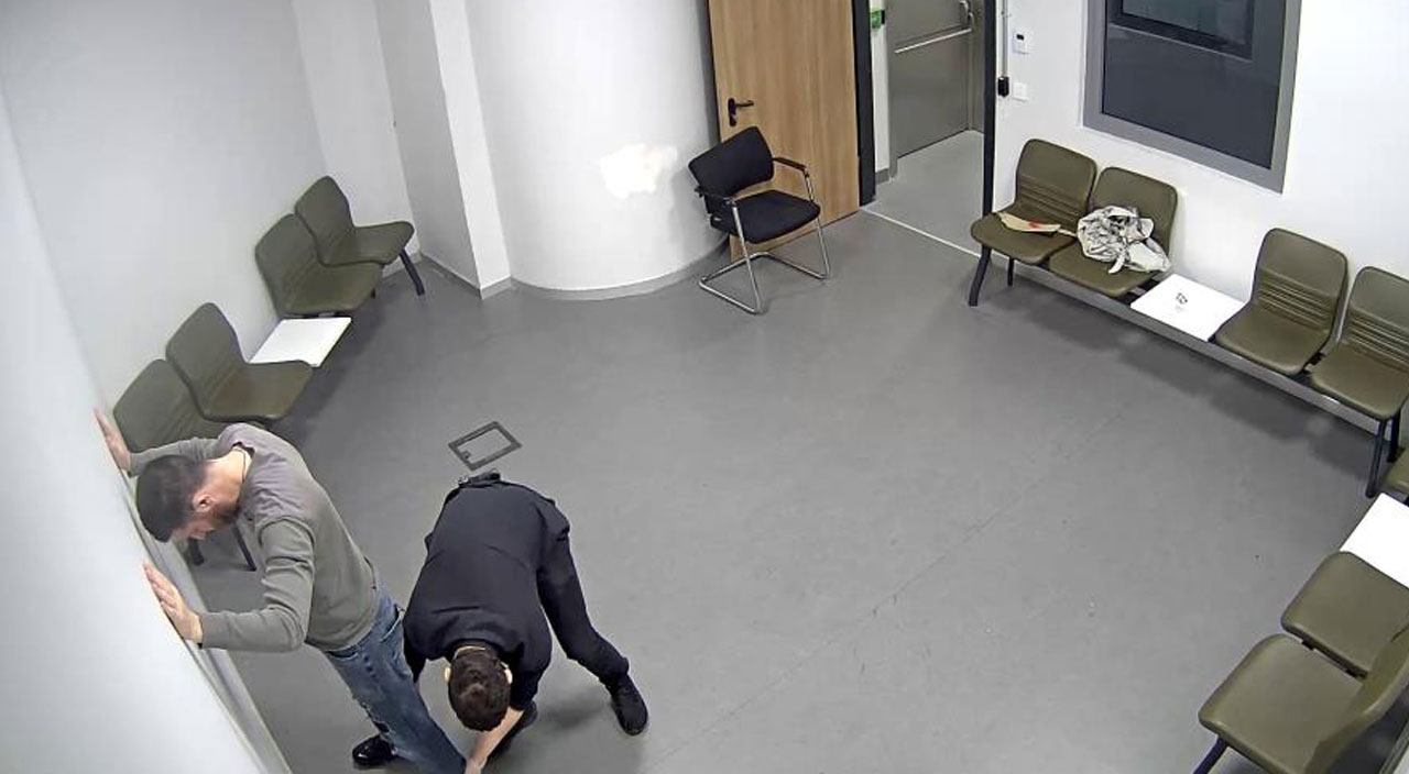 Sahte pasaportla 3. defa ülkeye girerken yakalandı