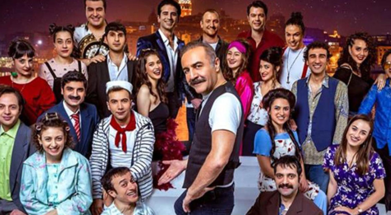 Ünlü oyuncunun babası ve kız kardeşi kaza yaptı