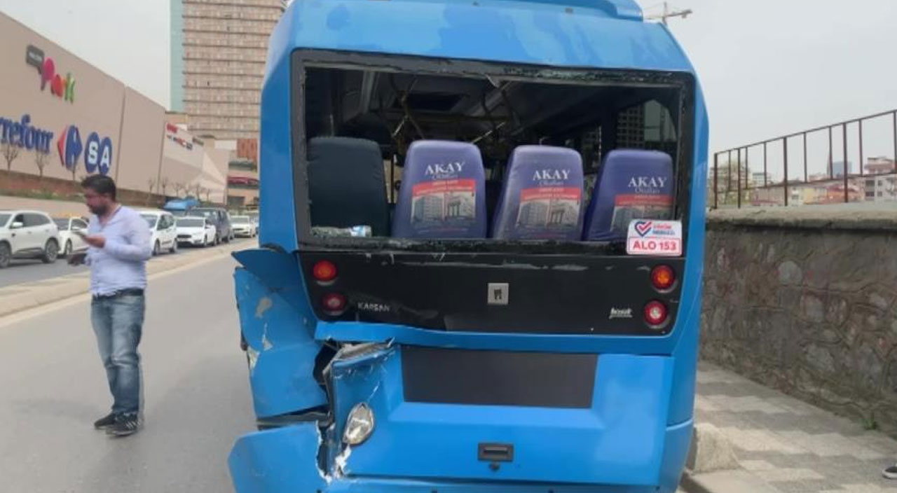 Maltepe’de İETT minibüse çarptı: Yaralı var Maltepe’de İETT minibüse çarptı: Yaralı var