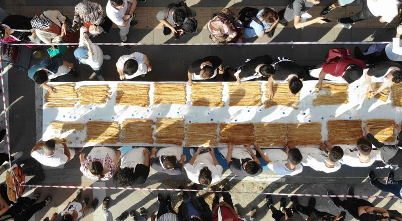 Börek yiyerek para kazandılar